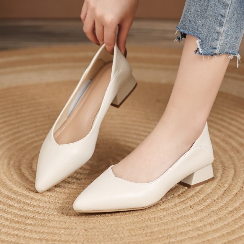 シューズ 靴 ロー ヒール レディース パンプス ポインテッドトゥ チャンキーヒール 3cmヒール ポインテッドトゥ 歩きやすい 履きやすい 柔らかい 美脚 脚長 きれいめ シンプル 大人 おしゃれ