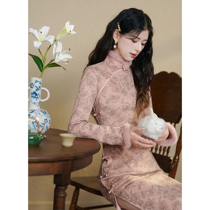 ワンピースドレスドレスピンクモディファイドチョンサム2025新しいのレトロ漢服スタイル冬の若い女性の毎日のウェアラブル