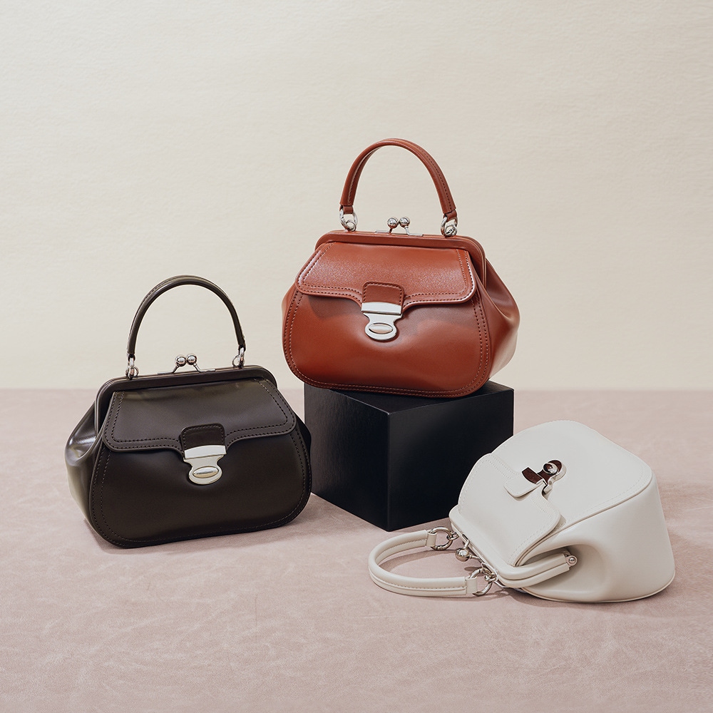 【本革3カラー キーホルダーを贈る】超人気バッグショルダーバッグミニバッグバッグ斜めがけキレイめ肩掛け大人っぽい小さめ合皮デートお出かけ普段使いかばん春
