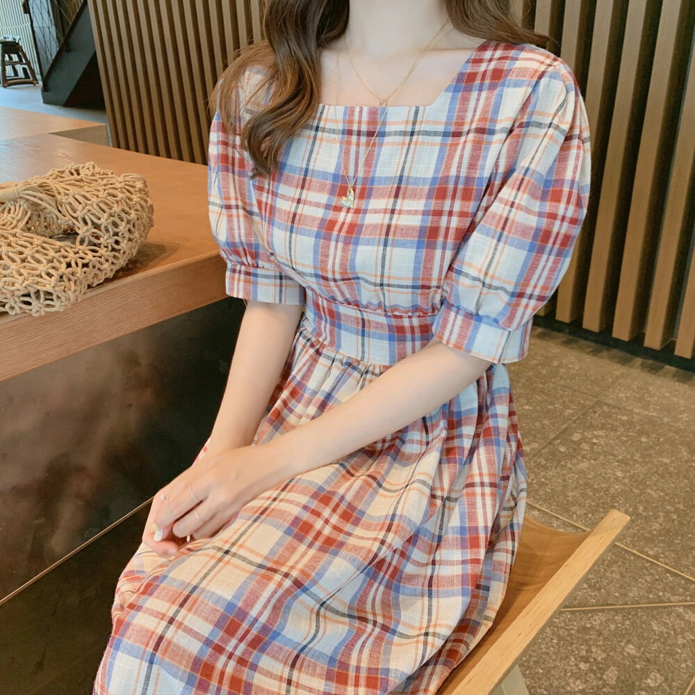 チェック柄ワンピース ワンピース ワンピドレス ミモレ ミモレ丈 ミディアム丈 袖あり 半袖 パフスリーブ スクエアネック フレア Aライン ウエストマーク ウエストリボン ハイウエスト かわいい