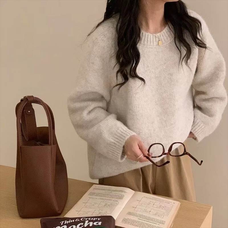 トップス セーター レディース 長袖 ラウンドネック 萌袖 プルオーバー ミディアム丈 かわいい 大人可愛い きれいめ シンプル 上品 おしゃれ かっこいい カジュアル こなれ感 個性的 主役級 存在