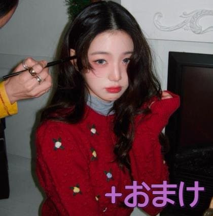 [チャン・ウォニョン IVE] HAND FLOWER POMPOM CARDIGAN RED/IVORY (限定版)