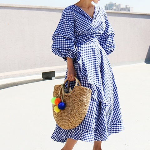1024.胸元のデザインが可愛いギンガムチェックワンピース（ブルー）