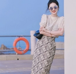 パフスリーブ ブラウス カットソー ゆったり ショート丈 Uネック ストレート スマート シフォン 透け感 シースルー 薄手 大人可愛い きれいめ シンプル カジュアル 上品 おしゃれ こなれ感 ラフ