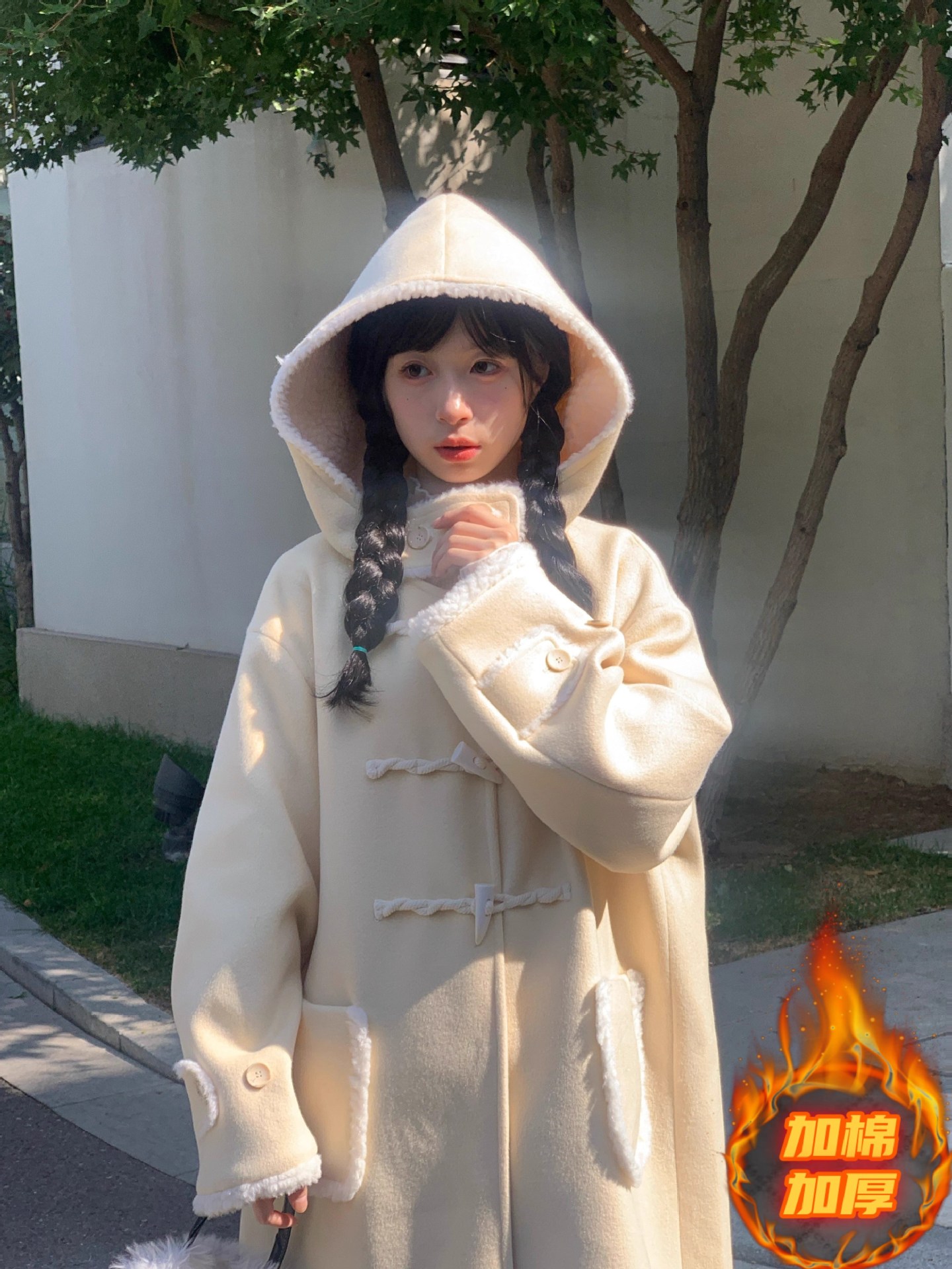 高級感があって見栄えが良く厚手のコート乳黄色牛角ボタンミディアムラシャ綿コート