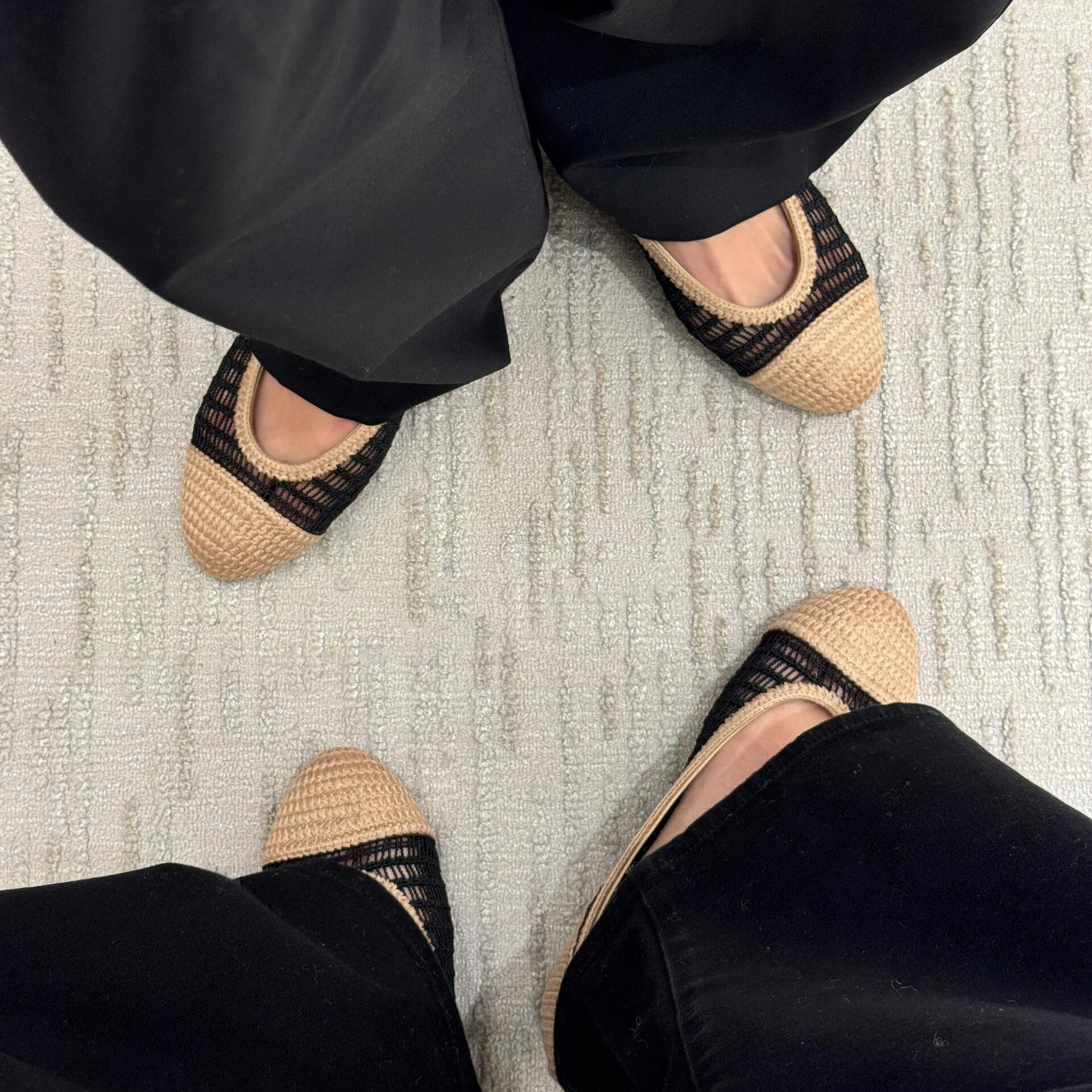 シープスキンバージョンxiaoxiangfeng女性のスプリングホローフラットバレエシューズのための本物の毛皮織りメッシュサンダルメアリーゼンシングルシューズ