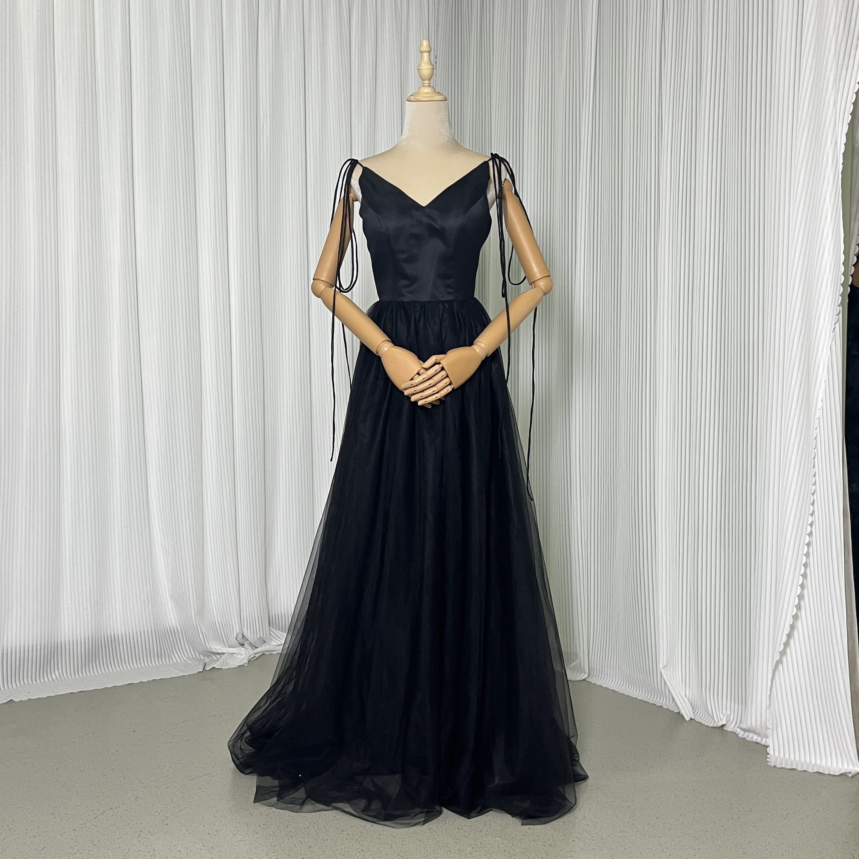キャミソール ブラック Vネック パーティードレス ソフトチュール 細見えシルエット ファスナー