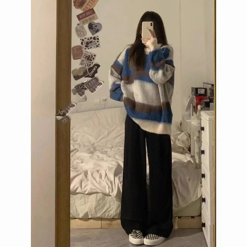 ハイエンドのカスタマイズ-秋冬の婦人服対照的な色のモヘアのプルオーバーセーターゆったりとした怠惰なスタイルのストレートパンツの完全なセット