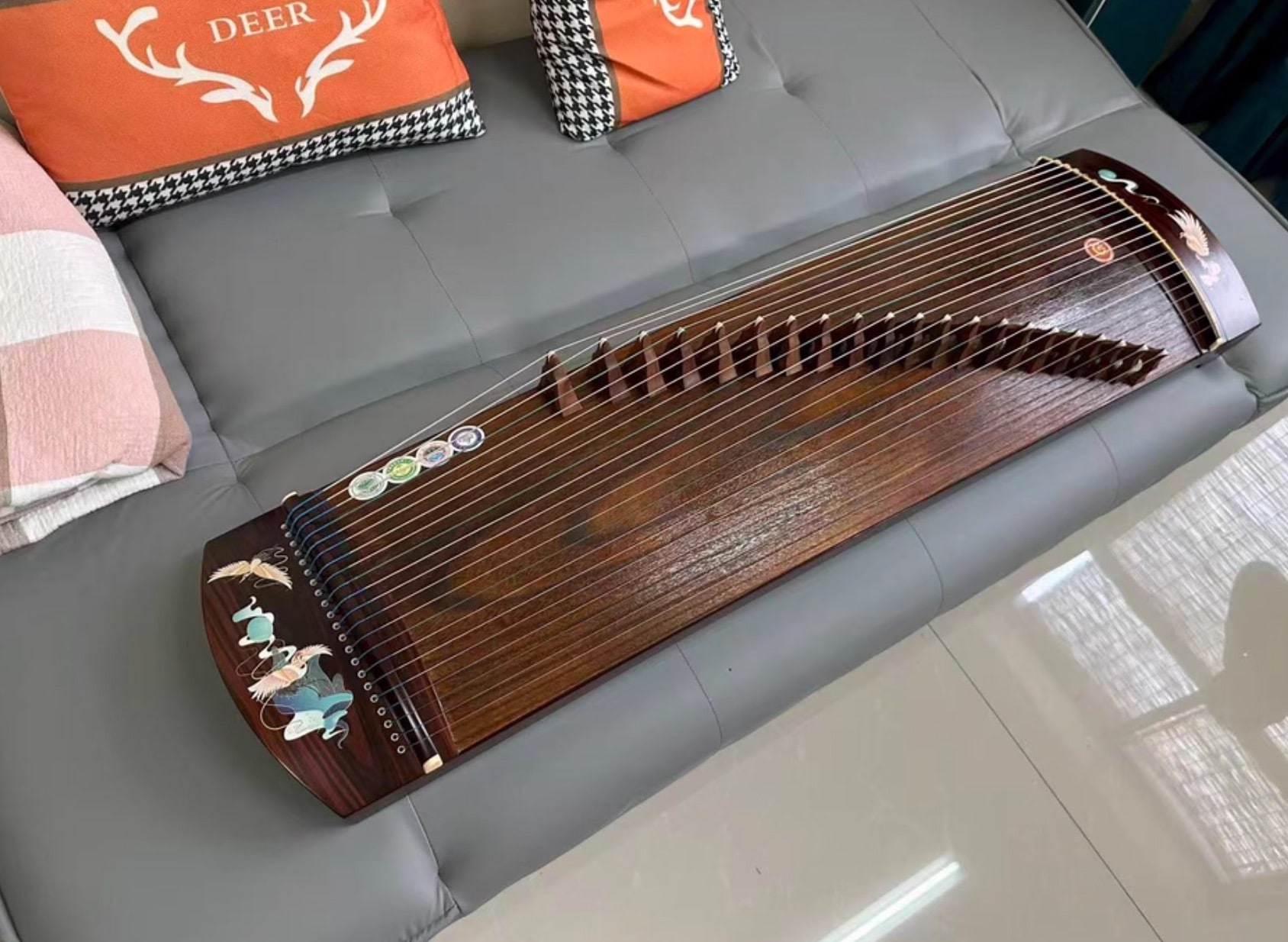 筝 125cm ツルの模様 金具と金具を合わせる 中国の弦楽器