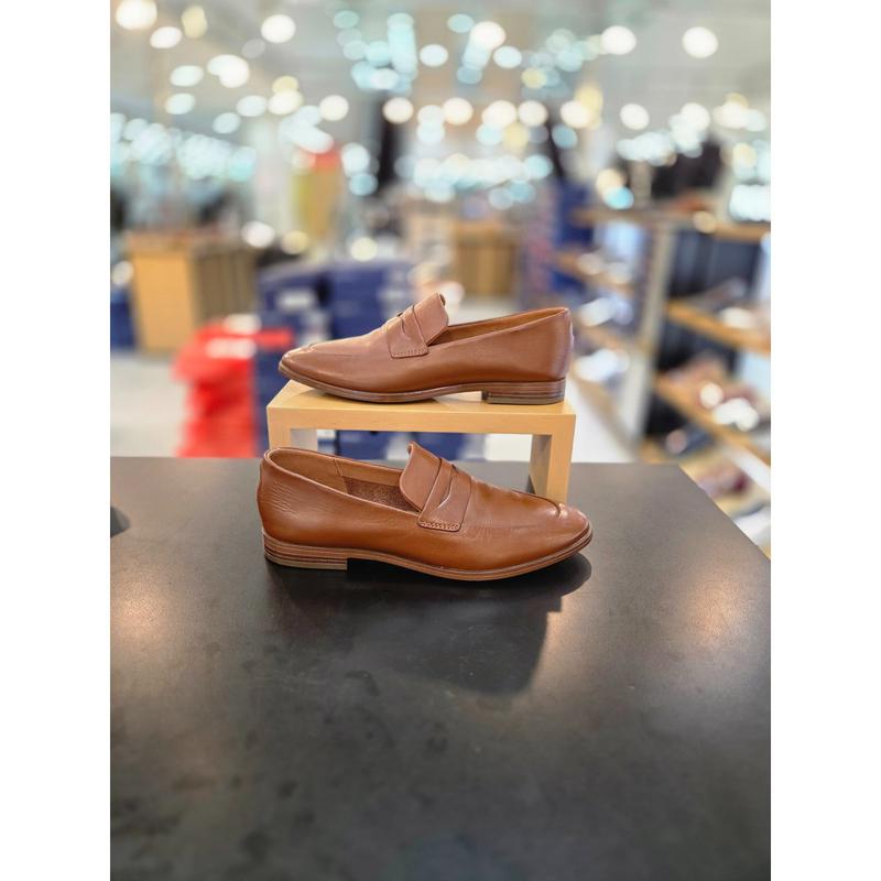 女性 パーペチュア デッキ ローファー CJ1944