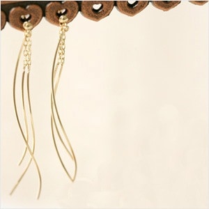 K10イエローゴールド そよ風モチーフ ピアス 発送目安２-３週間