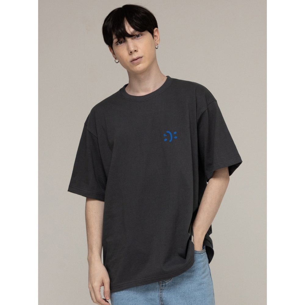 GRAVER スモールダブルドローイングスマイルショートスリーブ T シャツチャコール