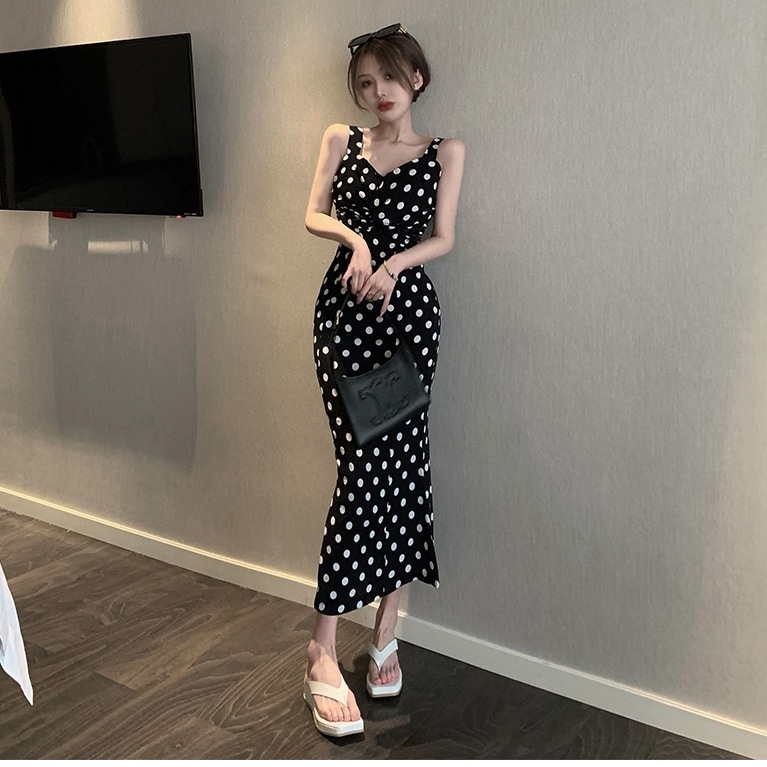 ワンピース ロングワンピース タイトワンピース ロング丈 ノースリーブ ウエストマーク バックスリット かわいい 大人可愛い きれいめ シンプル 上品 おしゃれ かっこいい レトロ ラフ こなれ感