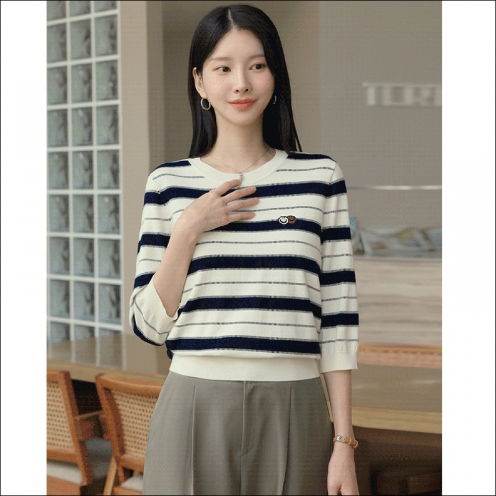 クリック＆ファニーウォーターストライプ刺繍ニット