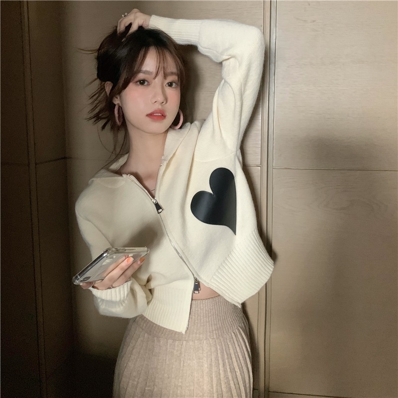 ハート柄パーカートップス ショート丈 袖あり 長袖 パーカー タイト 細身 ファスナー ポケット