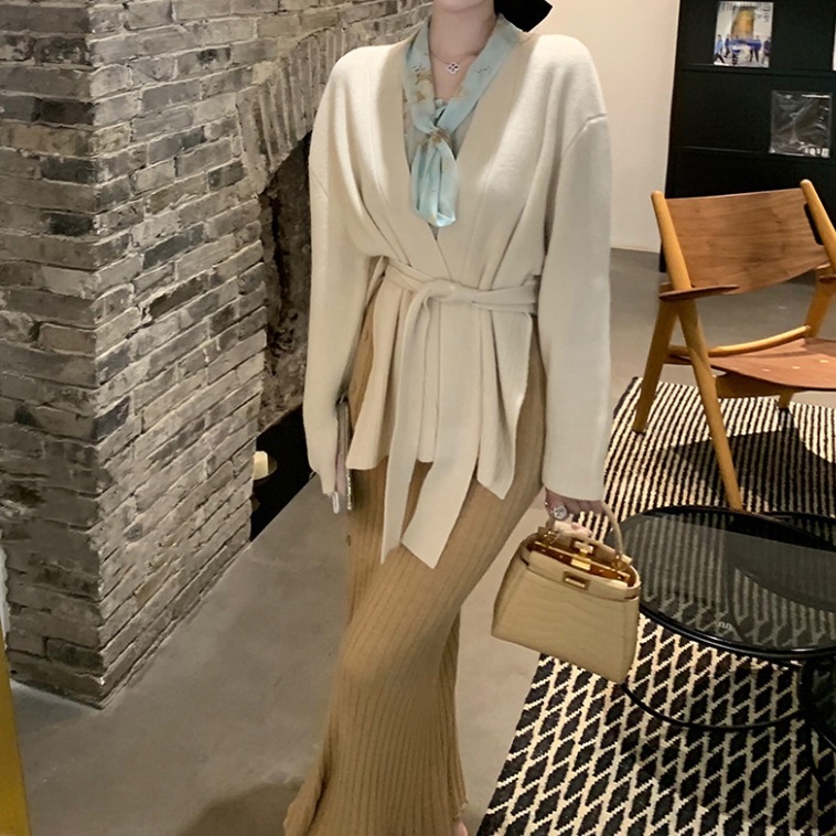 レディース ジャケット ニット セーター カーディガン アウター 上着 羽織 前開き 長袖 萌袖 襟なし ワイド ウエストマーク ふわふわ ふっくら ハイウエスト 伸縮性 かわいい 大人可愛い