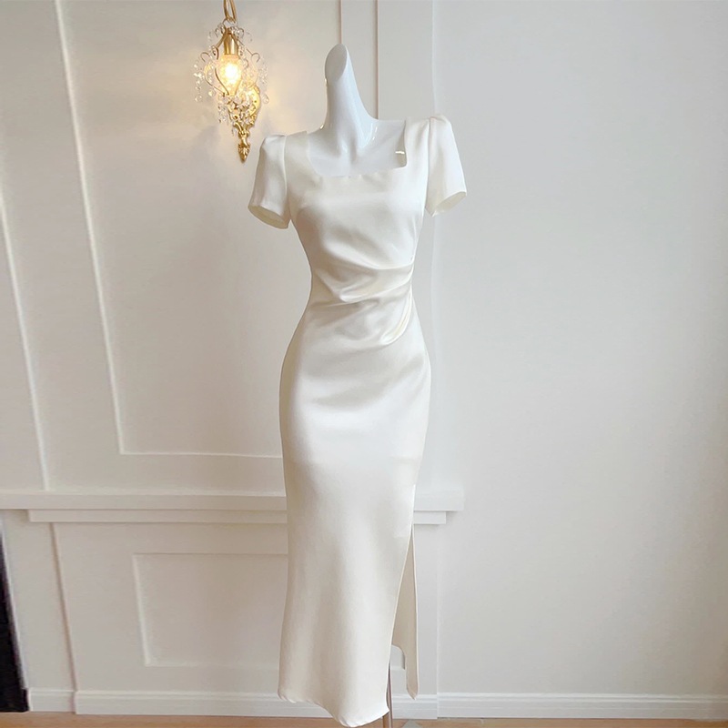 認定された小さな白いスカートの婚約ドレス2025シンなトレンディなサテン白い正方形の襟デイリードレス