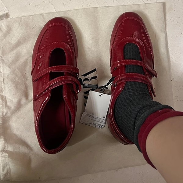 Cowhideバージョンレトロレッドフレンチメアリージェーンシューズレディースベルクロバレエシングルシューズフラットカジュアルモラルトレーニングシューズ