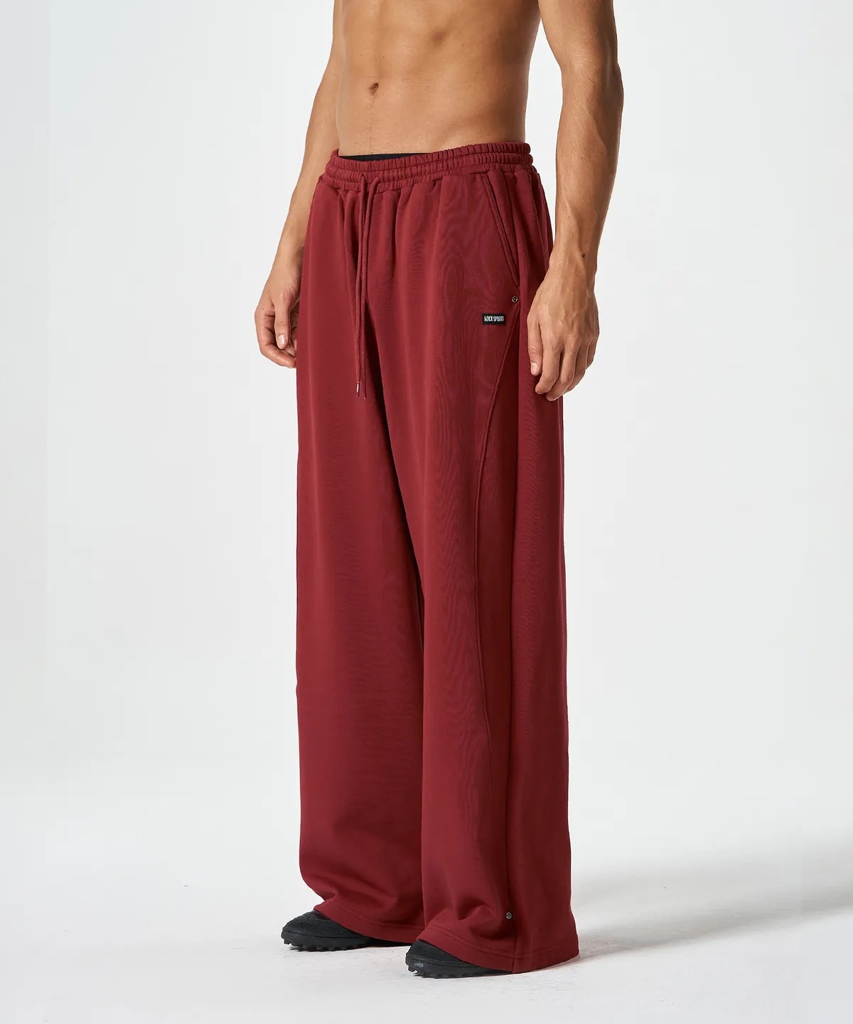カーブ リベット スウェット パンツ (Cherry Red)