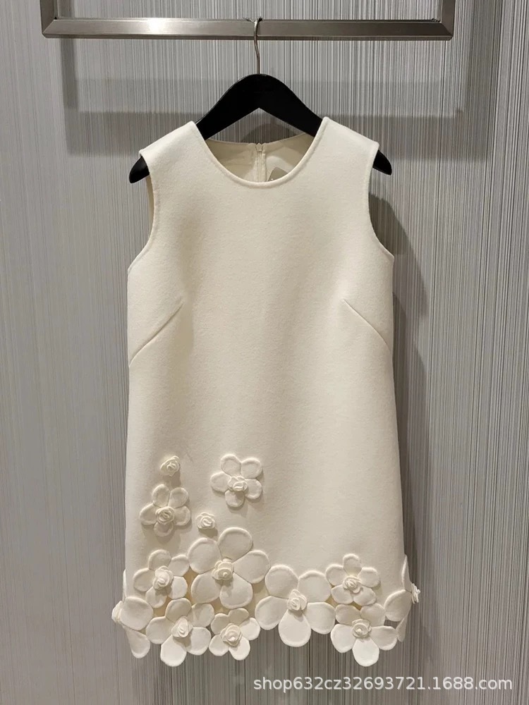 白い小香風立体花ノースリーブワンピース女性夏高級フレンチ軽く豪華でシンプルな着痩せスカート