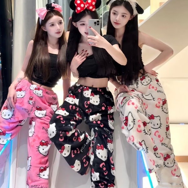 スナイデルホーム　ハローキティ　パジャマ SNIDEL HOME パジャマ ルームウェア 「HELLO KITTY」総柄ショート