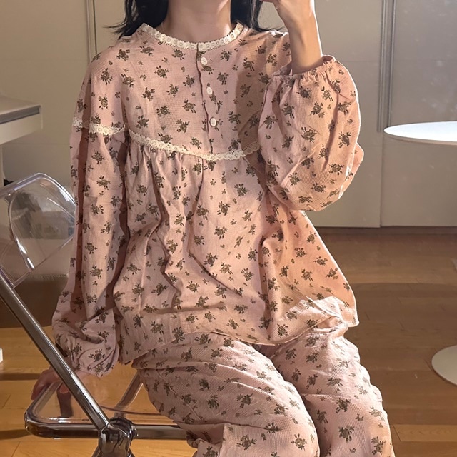 インディピンク色の花びらパジャマホームウェアパジャマセット