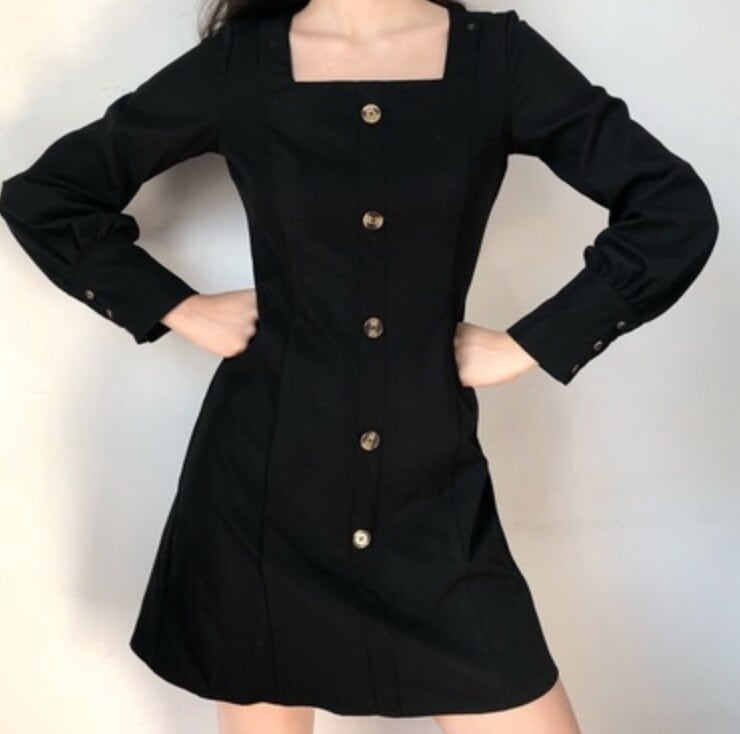 ワンピース デート かわいい 大人可愛い きれいめ シンプル カジュアル 大人 上品 おしゃれ スクエアネック 長袖 ミニ丈 ボタン 無地 ブラック 春 タイト XL 旅行 休日 イベント コーデ
