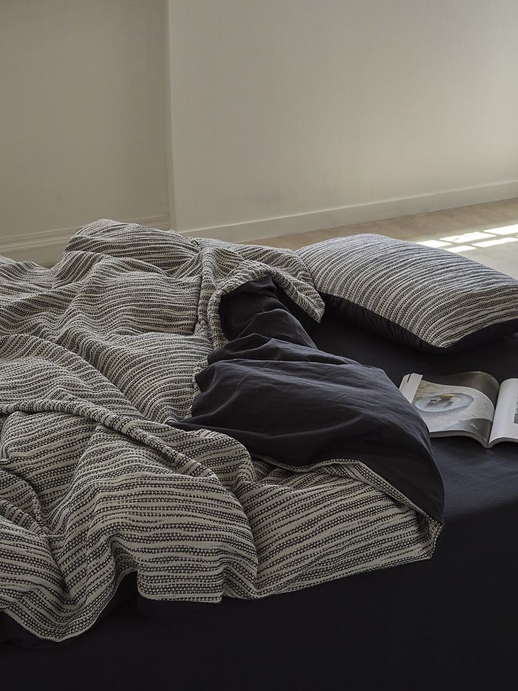 デザイナーモデル シンプル北欧宅寂風黒系綿四点セットファッション調性純綿と高床笠