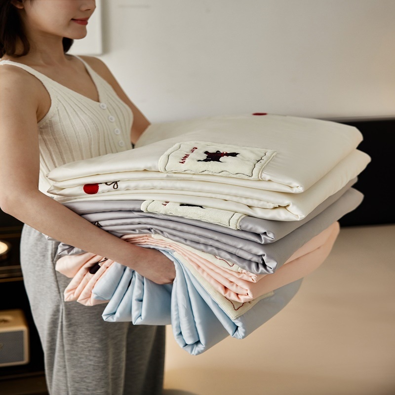 5.12【迅速な発送】60S オーストリア ランキング天絲 夏掛け布団 エアコン用 さくらんぼ刺繍 シルク感 冷感 裸寝 夏掛け布団 4点セット