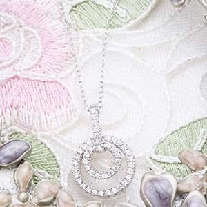 シルバー925製 マイクロパヴェセッティングのキュービックジルコニアがきらめくペンダントネックレス　レディース　1color