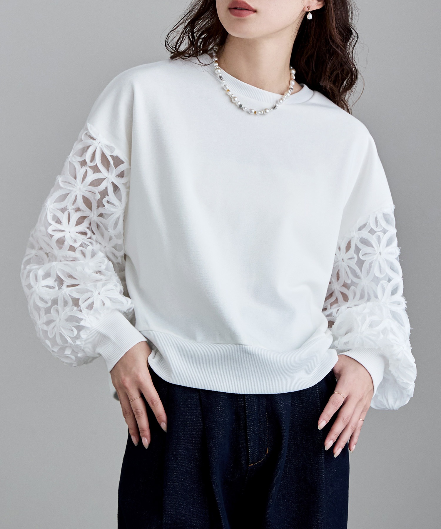 フラワーチュール袖ドッキングPO トップス スウェット 長袖 プルオーバー チュール レース 花柄 ボリューム袖 クルーネック ビッグシルエット オーバーサイズ 袖レース コード刺繍 ドッキング