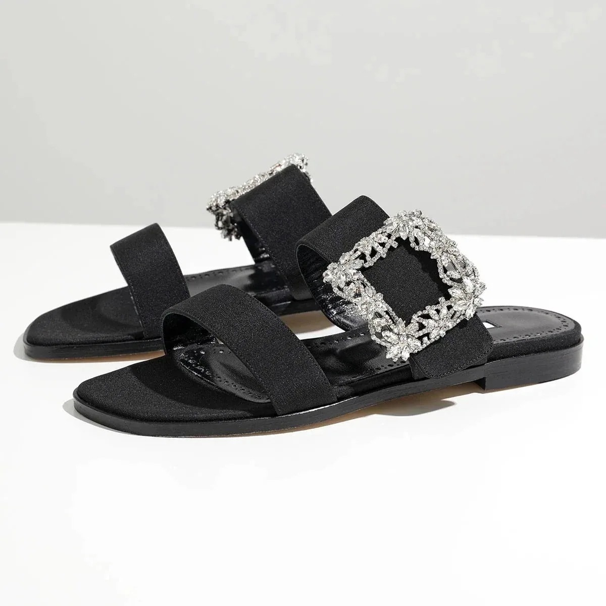 MANOLO BLAHNIK マノロブラニク サンダル TITUBAFLAT JEWEL CREPDECHINE CREPE DE CHINE 010 220
