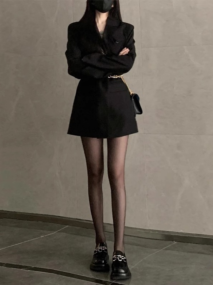 秋の女性2023新しい黒いスーツドレスサブシニアセンス皇室の妹完全な服装と初秋