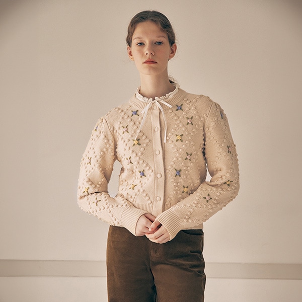 HAND FLOWER POMPOM CARDIGAN IVORY