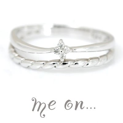 me on... ダブルリング風デザインモチーフ清潔感を演出 18金 K18 天然ダイヤモンドツイストピンキーリング 発送目安：２３週間