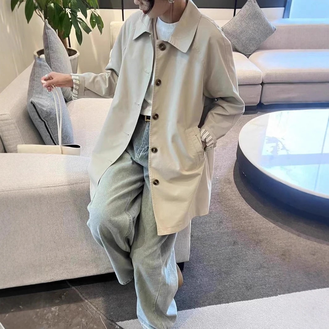 春の新作レディース韓国版カーキ色のトレンチコートにはゆったりとした中長タイプのカジュアルな上着が似合いますメガ割ワンピースパンツトートバッグ