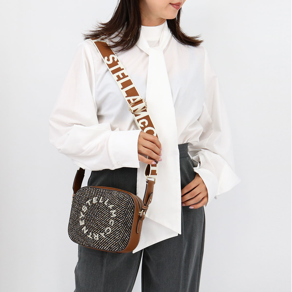 700266WP0235 ロゴ刺繍ショルダーバッグ カメラバッグ Small Camera Bag Herringbone　Fabric　Fa