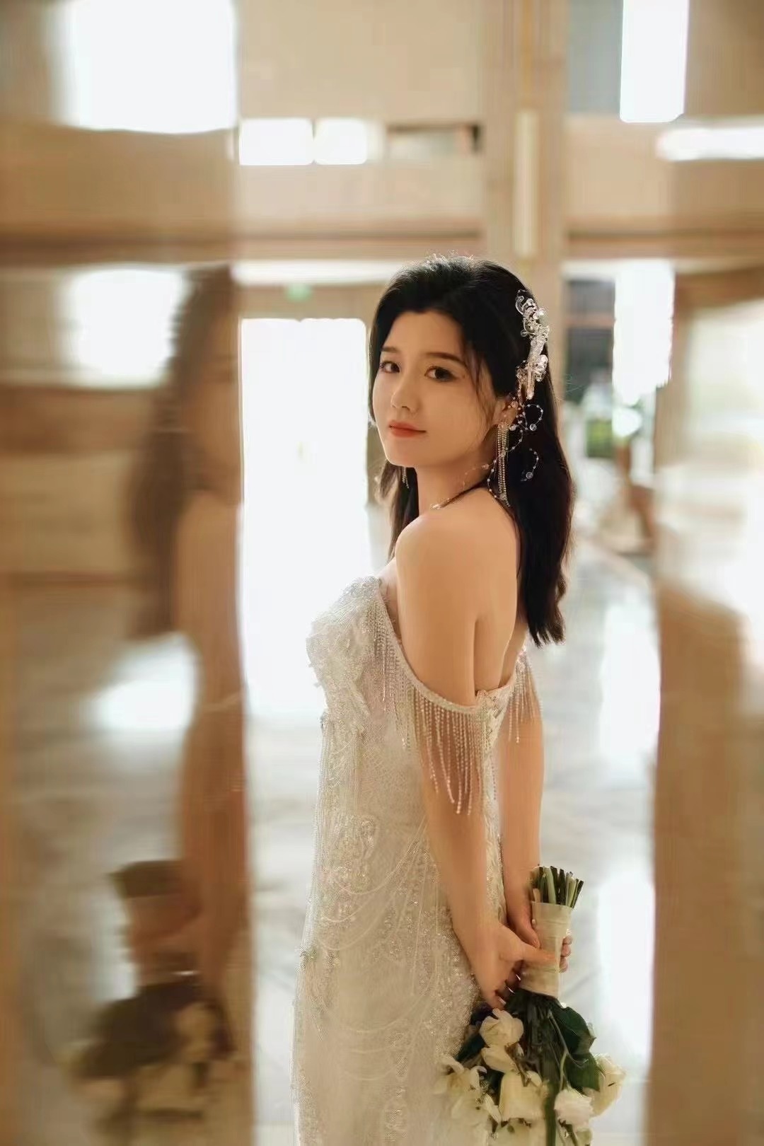 美品！ウェディングドレス オフショルダー ラメドレス スレンダーライン 結婚式