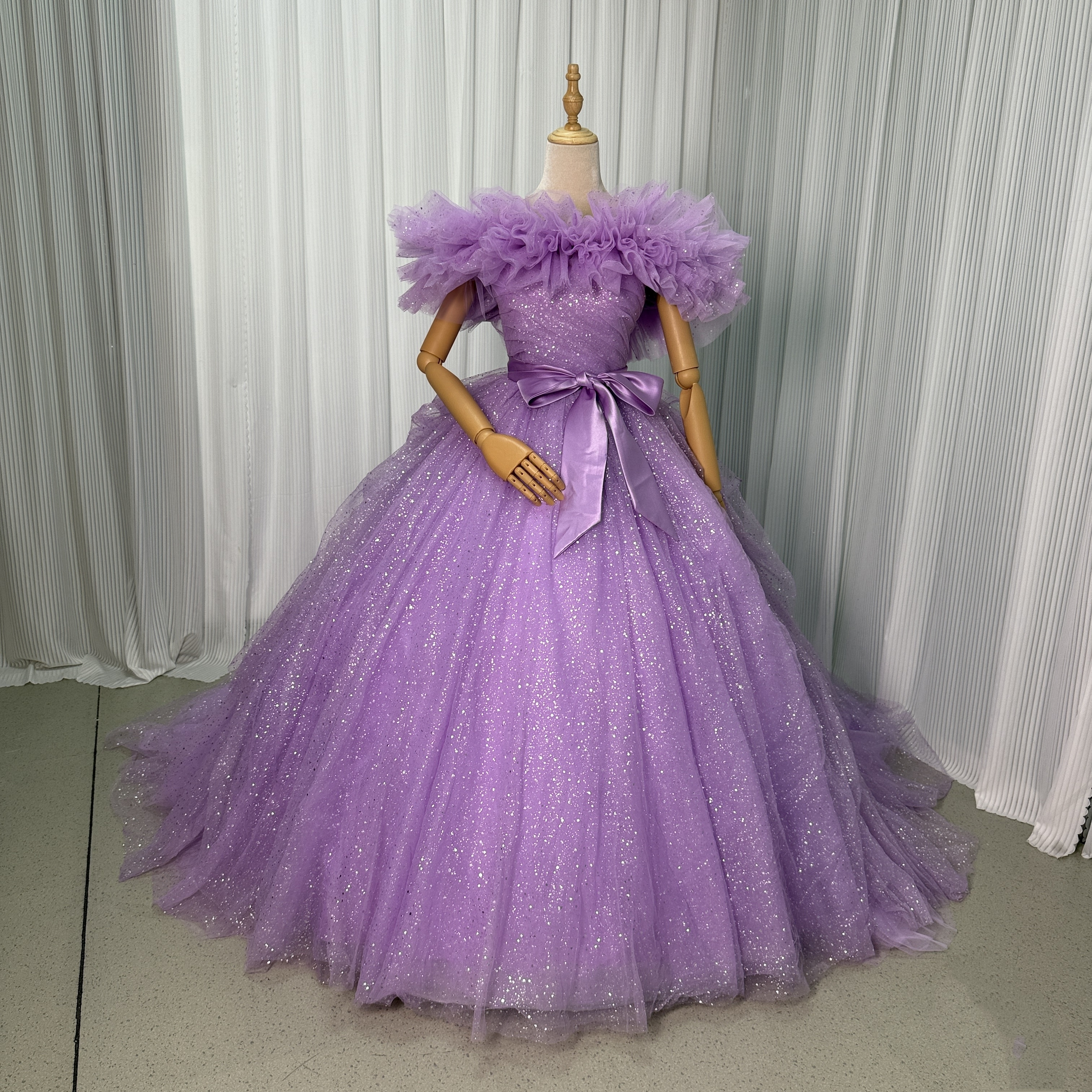 カラードレス パープル キラキラグリッターチュール オフショルダー サッシュベルト 華やかなトレーン 花嫁 前撮り