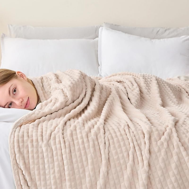 EMME毛布 ダブル ブランケット 冬用 あったか毛布 フランネル マイクロファイバー もうふ 柔らかい 暖かい 軽い 薄手 軽量 掛け毛布 膝かけ 静電気防止 オールシーズン180×200cmカーキ