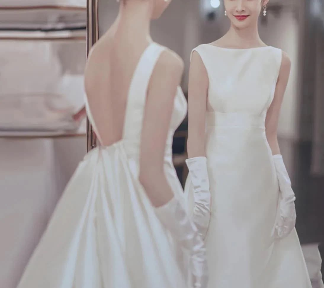 【急速出荷!】レトロサテンブライダル痩身スタイルシンプルな軽いウェディングドレス屋外芝生結婚式旅行写真ドアベール