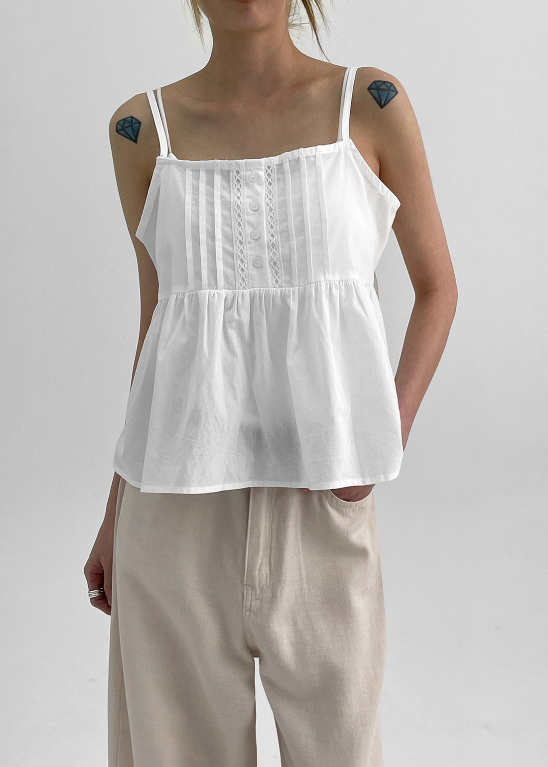 アリーブコットンノースリーブブラウス