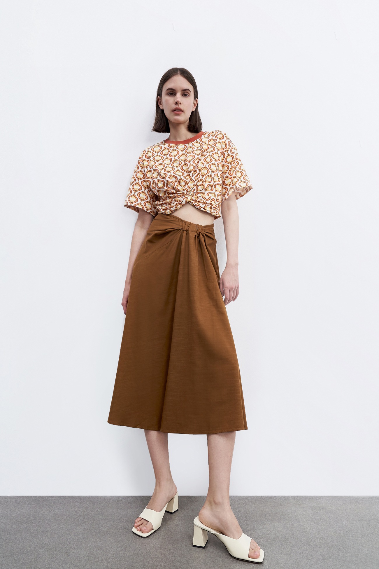 春 夏 レディース 婦人服 レトロ ファッション 柄 ショートキンクTシャツ カジュアル ユニーク オレンジ S M L XL トップス シャツ 袖あり 半袖 かわいい 大人可愛い きれいめ シンプル