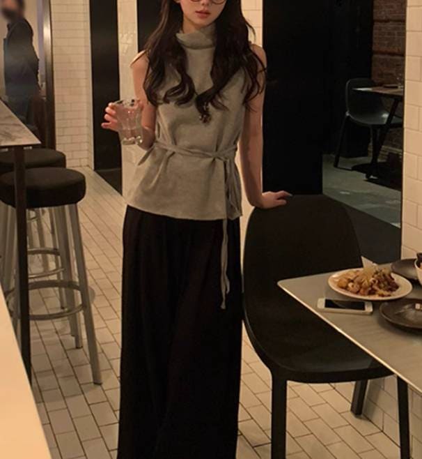 レディース トップス カットソー 袖なし ノースリーブ ハイネック ウエストマーク ウエストリボン かわいい 大人可愛い シンプル 上品 おしゃれ エレガント 存在感 都会的 ベーシック ロマンティッ