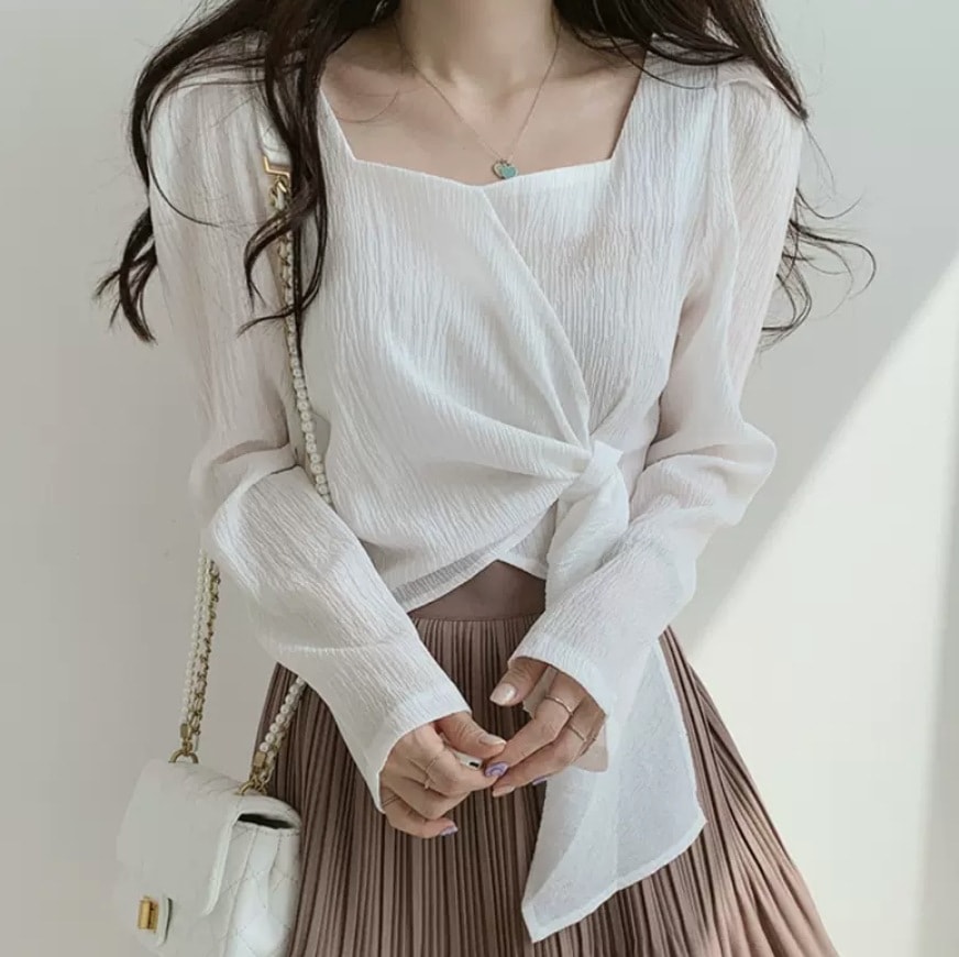 トップス シャツ ブラウス カットソー 白トップス 袖あり 長袖 スクエアネック かわいい 大人可愛い きれいめ シンプル カジュアル 大人 上品 おしゃれ お洒落 かっこいい レトロ 大人女子