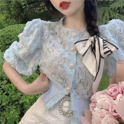 レースブラウス トップス ブラウス 袖あり 半袖 パフスリーブ ラウンドネック レース 前開き 透け感 かわいい 大人可愛い きれいめ シンプル カジュアル 大人 上品 おしゃれ お洒落 大人可愛い