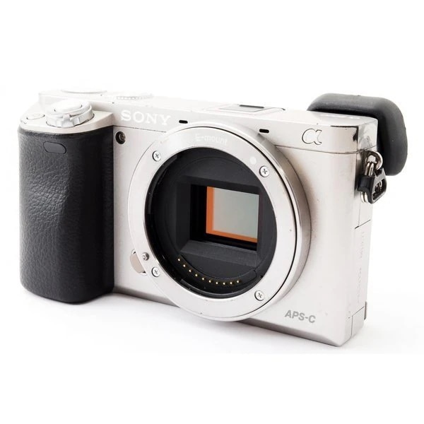 【中古】ソニー SONY a6000 シルバー ボディ 美品 Wi-Fiで SDカードストラップ取扱付き