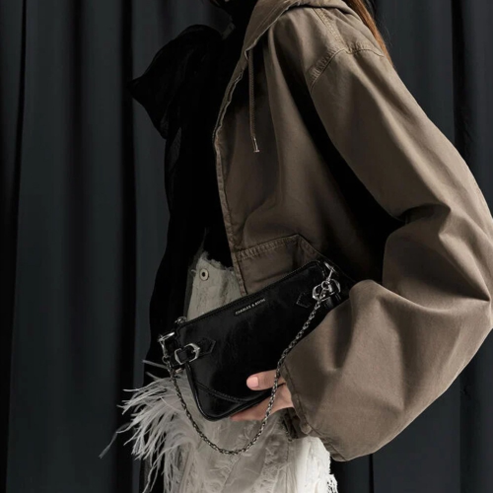 CHARLES & KEITH アントネラチェーンストラップサイドバックルクロスボディバッグ 2色 CK2-20671816