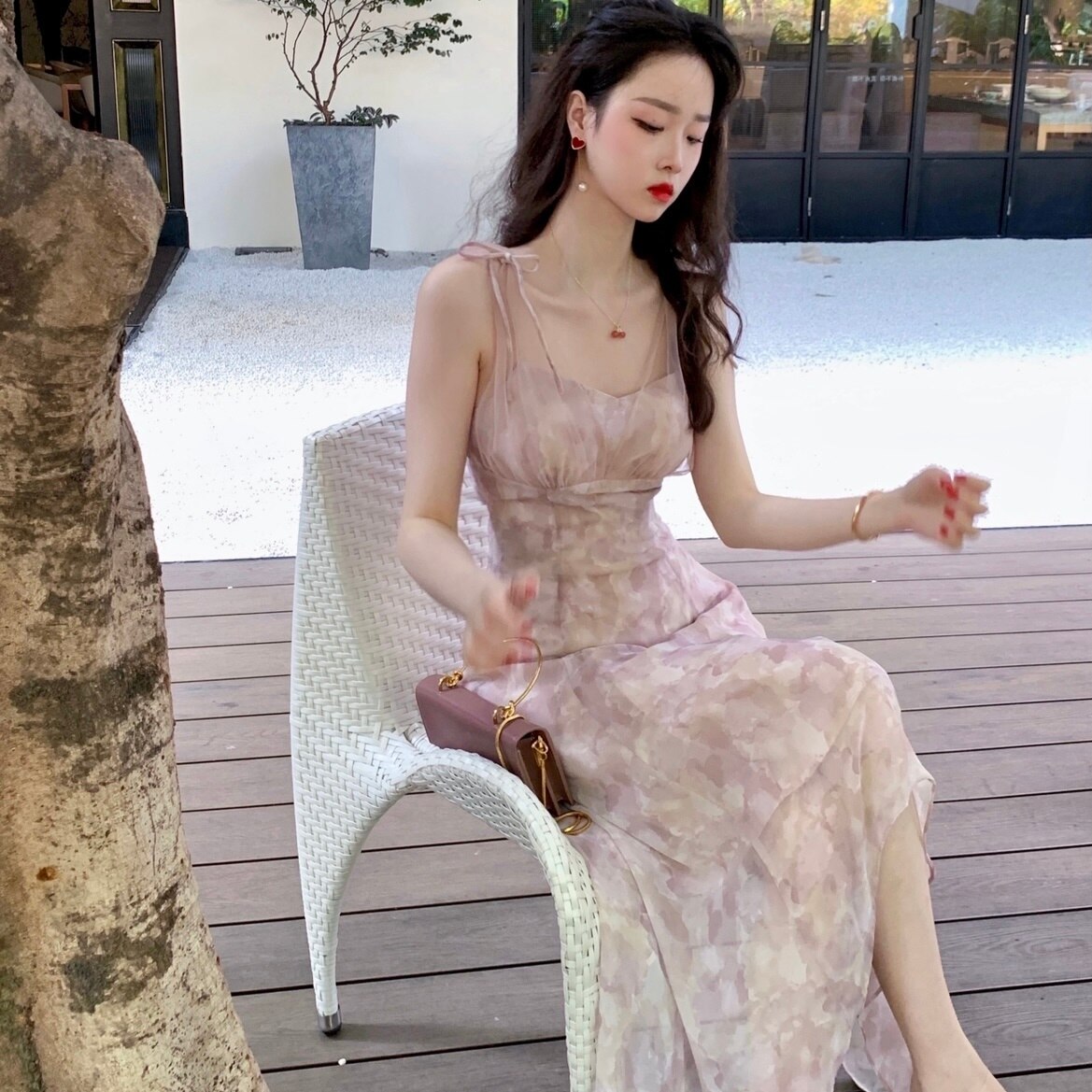 Tシャツ 優しくロマンチックでエレガントなの心のVネック不規則な流れるようなドレス