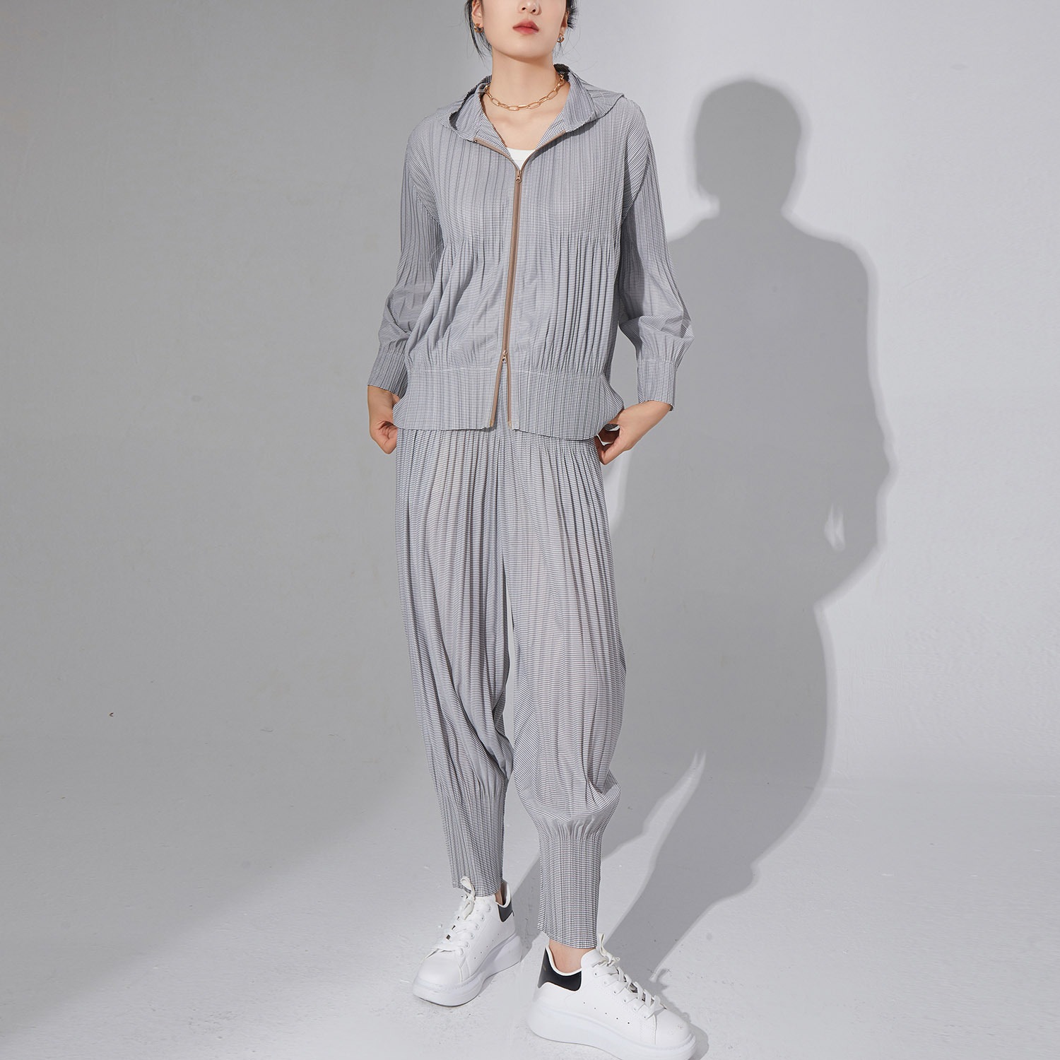 カジュアルスポーツ風ファッションスーツ秋服フード付きジッパーコート